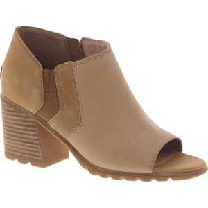 Sorel Women’s Nadia Ankle Booties in Honest Beige: size 8.5